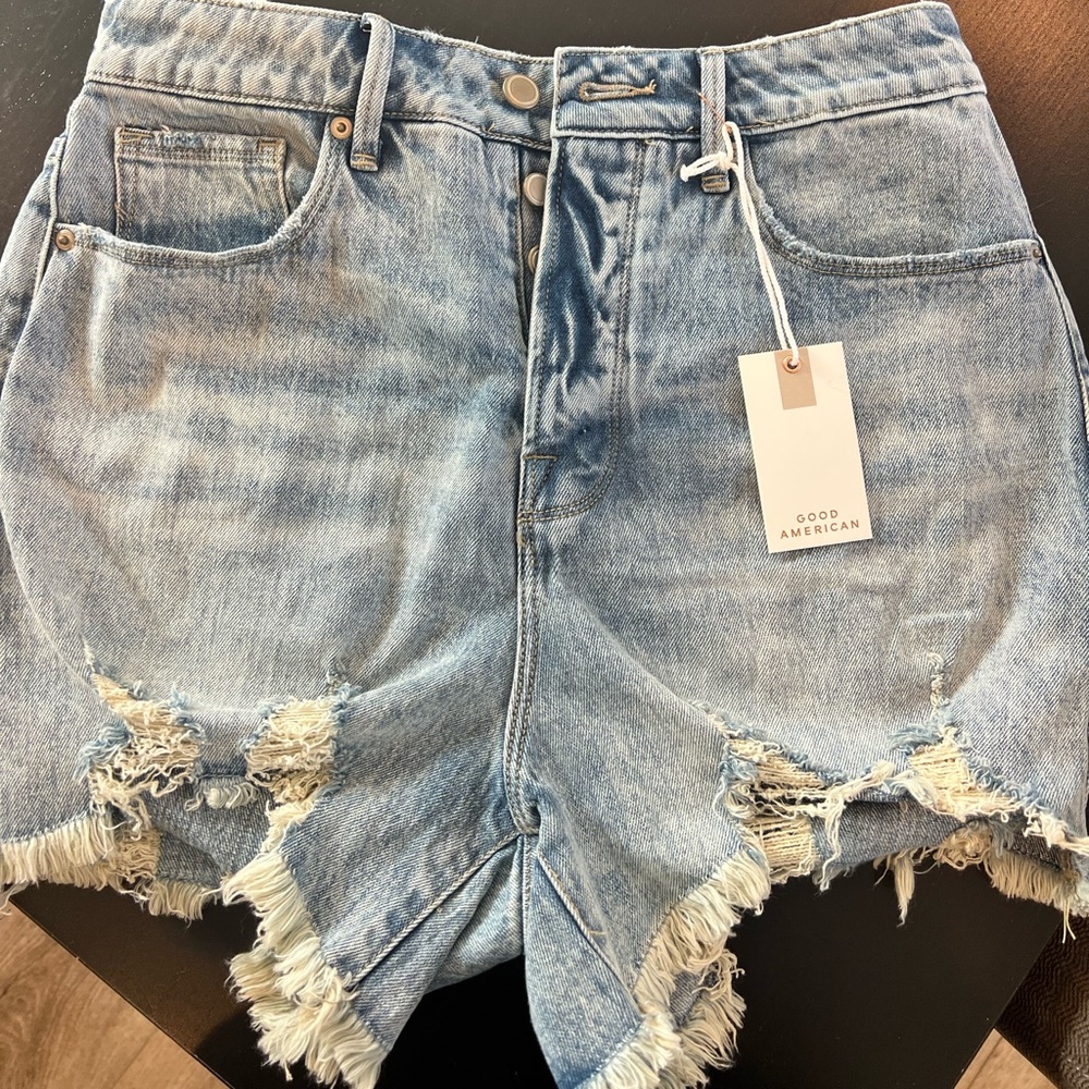 Bombshell 💣Good American Shorts